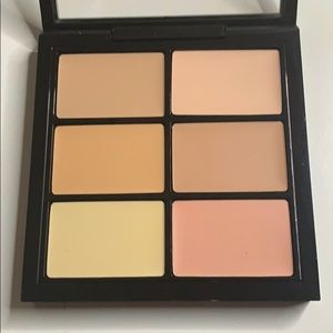 MAC Cosmetics Makeup - Mac concealer palette MAC Cosmetics Makeup - Mac concealer palette